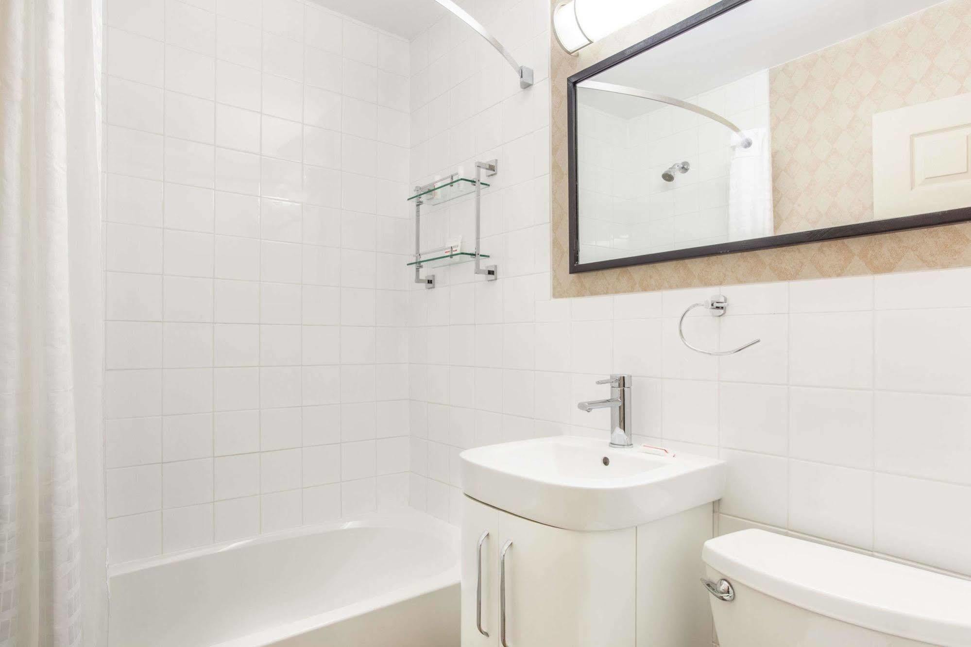 Howard Johnson Inn By Wyndham Kingston Bagian luar foto